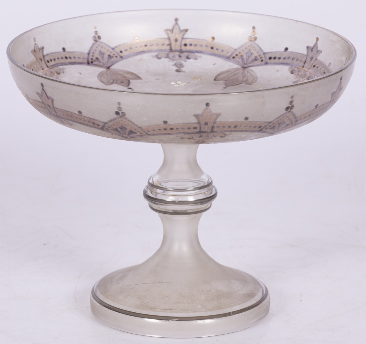 Een koudbeschilderde ronde glazen tazza (schaal op voet), Duitsland, ca. 1900.