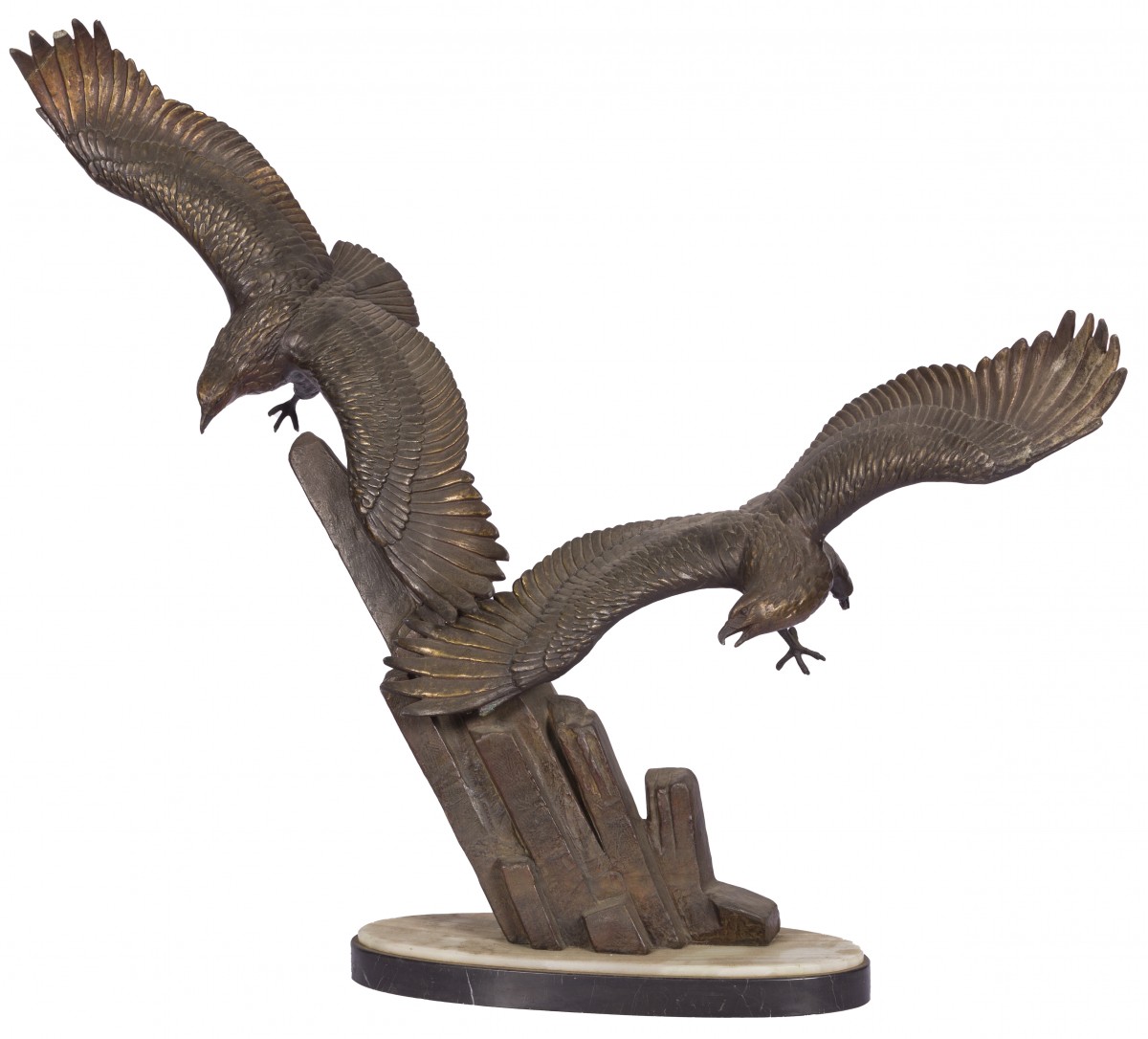 Een ZAMAK sculptuur van twee zeearenden landend op een rotsformatie, Duitsland, 2e kwart 20e eeuw.