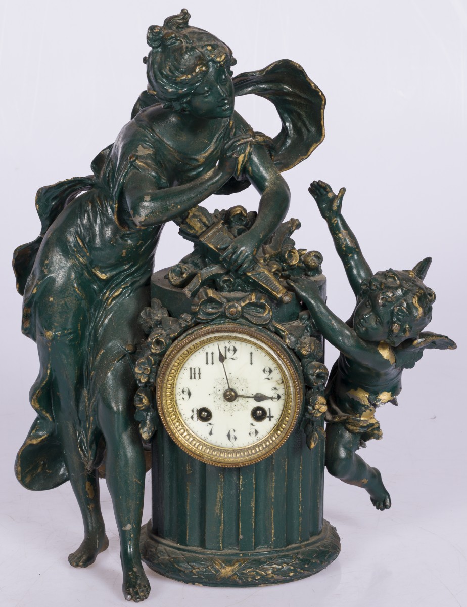 Een ZAMAK schouwpendule, Frankrijk, eind 19e eeuw.