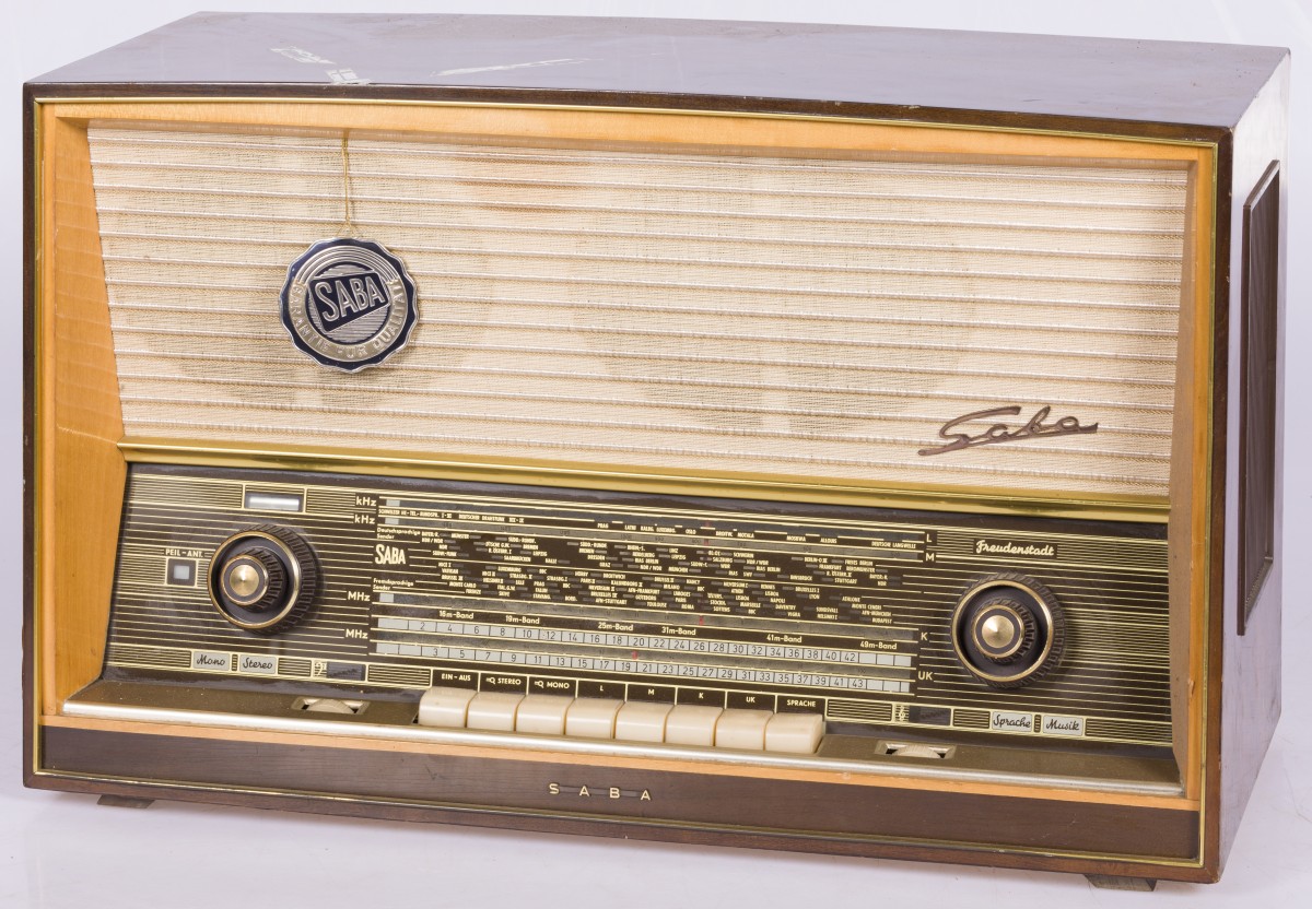 Een Saba Freudenstadt buisradio, Duitsland, mid. 20e eeuw.
