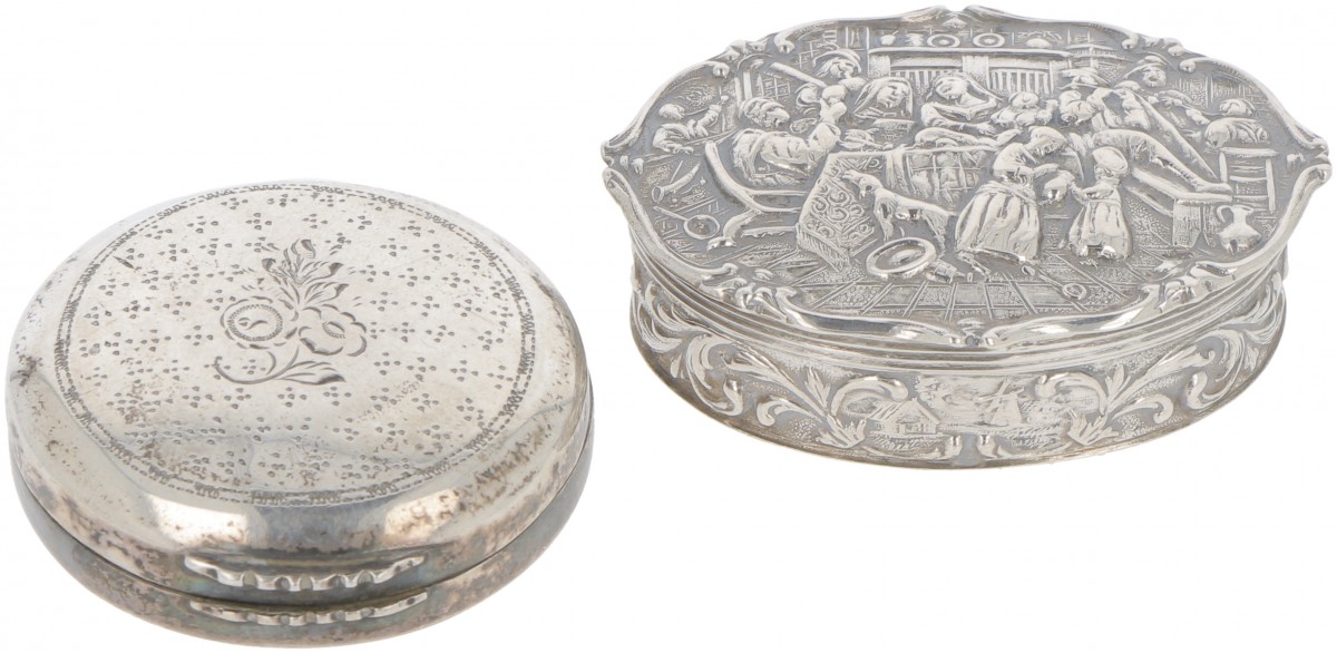(2) delig lot pepermuntdoosjes zilver.