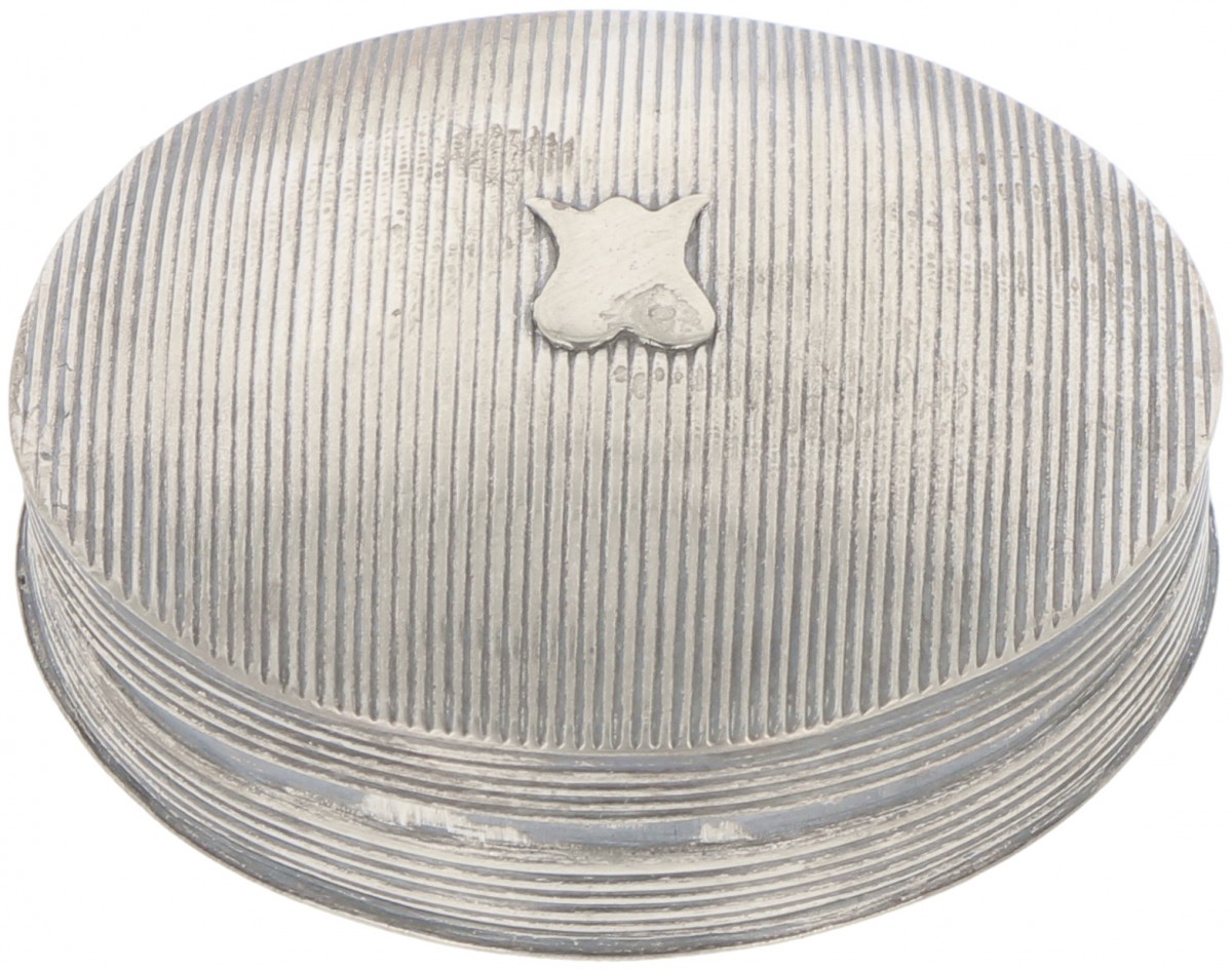 Pepermuntdoosje zilver.