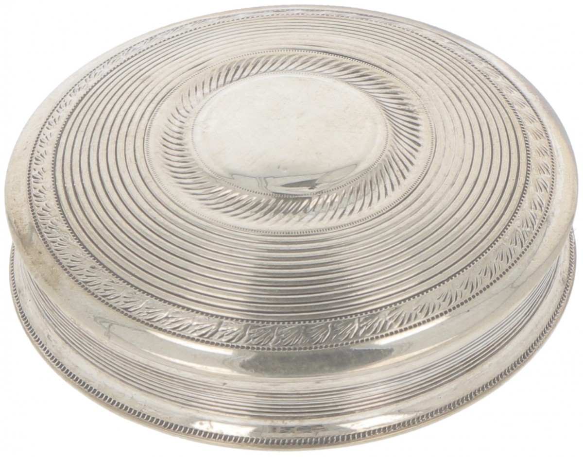 Pepermuntdoosje zilver.