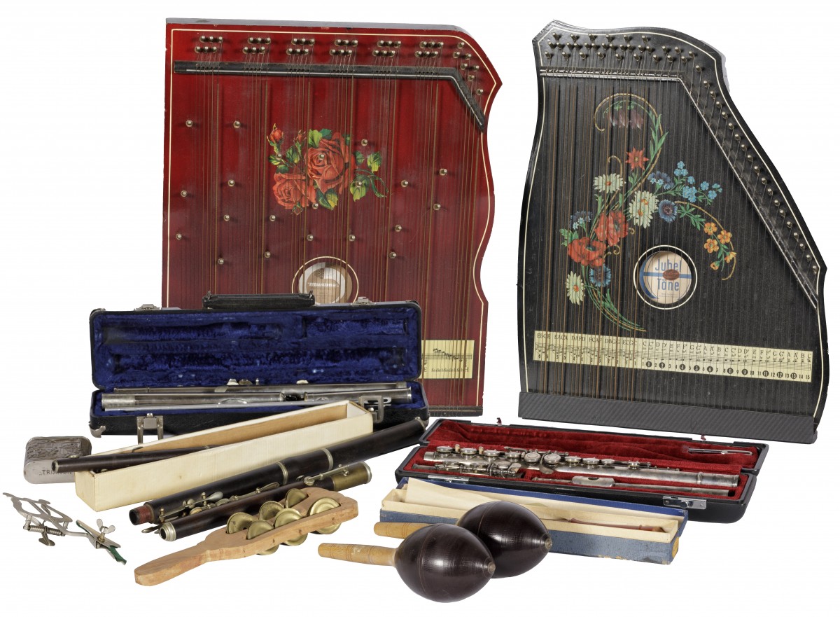 Groot lot muziekinstrumenten, 20e eeuw.