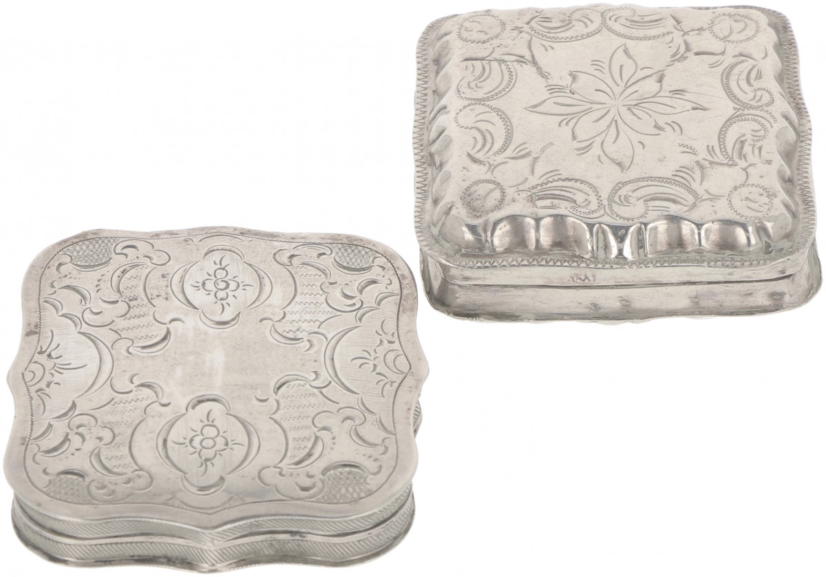 (2) delig lot pepermunt doosjes zilver.