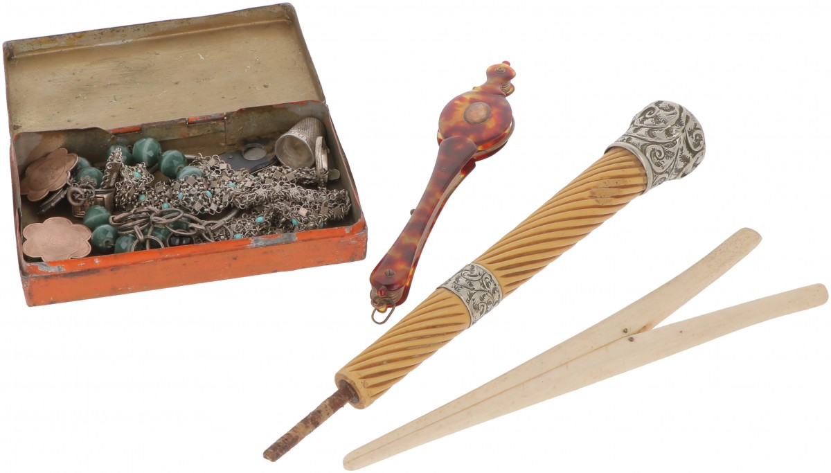 (13) delig lot diversen zilver.