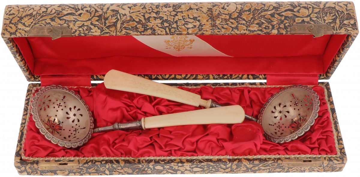 (2) delige set strooilepels zilver.