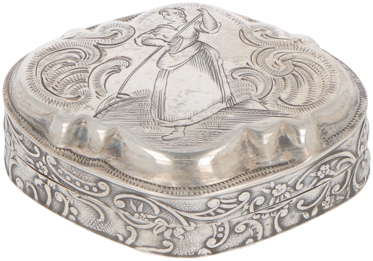 Pepermuntdoosje zilver.