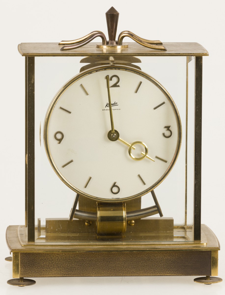 Een Kundo Electronic schouwpendule, West-Duitsland, 2e helft 20e eeuw.