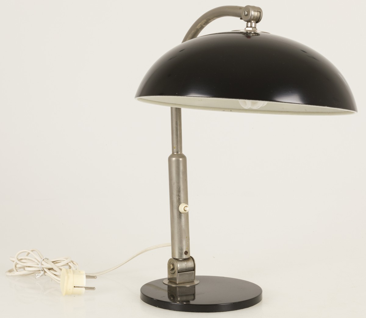 Een bureaulamp, Holland, mid. 20e eeuw.