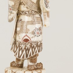 Een benen sculptuur "Guān Yǔ", China, eind 20e eeuw.