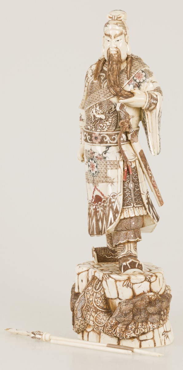 Een benen sculptuur "Guān Yǔ", China, eind 20e eeuw.