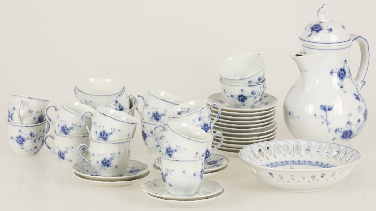 Een (20) delig "Victoria Blue" mokka- & koffieservies, 20e eeuw.