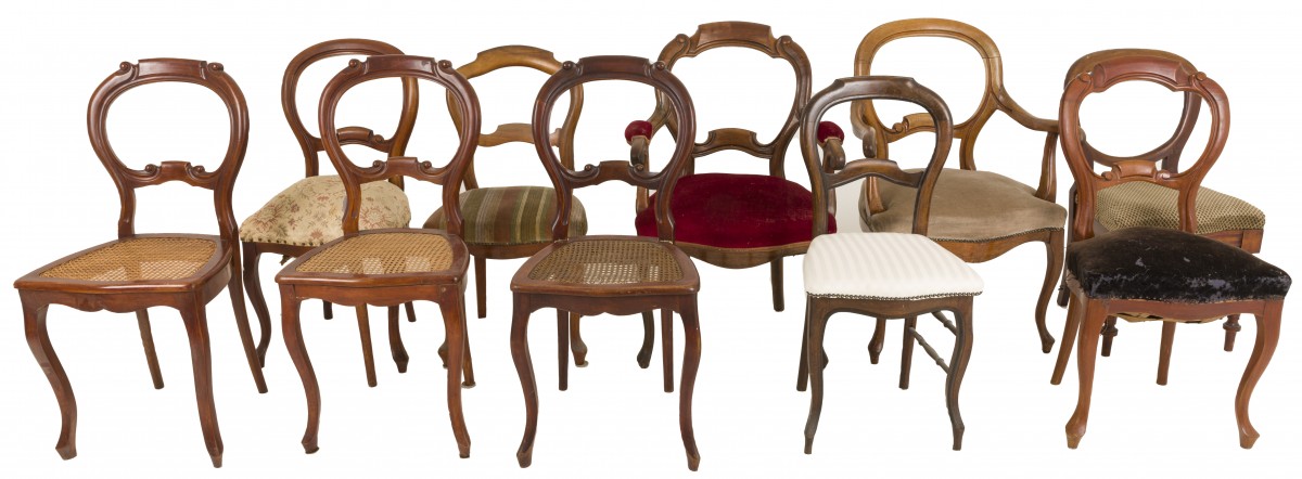 Een lot van (9) diverse Willem III eetkamerstoelen, Holland, 19e eeuw en later.