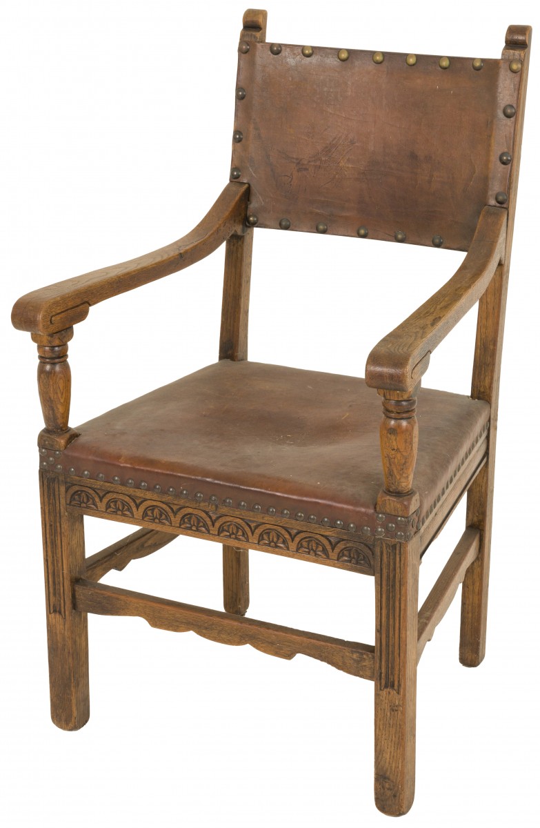 Een notenhouten armchair, Holland, ca. 1900.