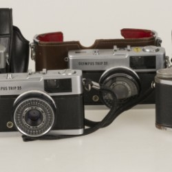 Een lot diverse camera's, waaronder Zenit, Olympus en Konica, 2e helft 20e eeuw.