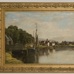 David Young Cameron (Glasgow 1865 - 1945 Perth)(toegeschreven aan) - Een afgemeerd scheepje bij een dorpje aan een rivier.