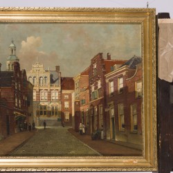 Naar J.C.K. Klinkenberg (Den Haag 1852 - 1924), Stadsgezicht met figuren en raadhuis.