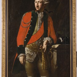 Duitse School, 18e eeuw. Portret van een officier in rode frak en pruik leunend op een gebroken zuil.