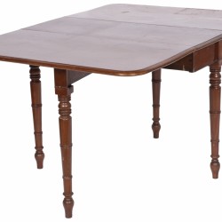 Een mahoniehouten hangoortafel, Engeland, ca. 1900.
