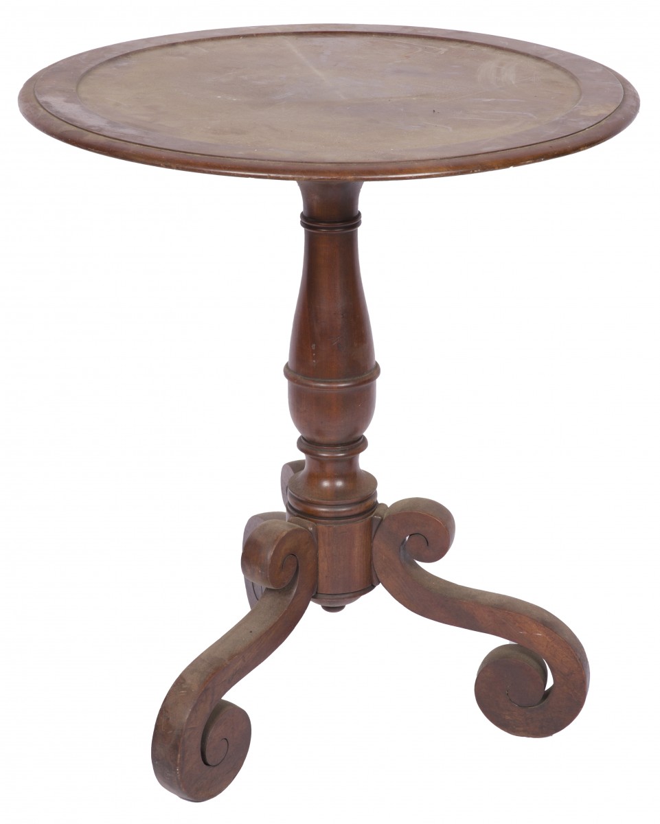 Een ronde mahoniehouten tafel, Holland, ca. 1900.