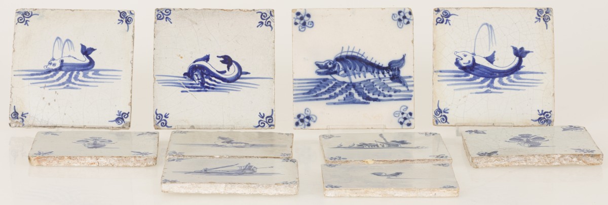 Een lot van (10) diverse blauw-witte Delftse tegels, Holland, 17e eeuw en later.