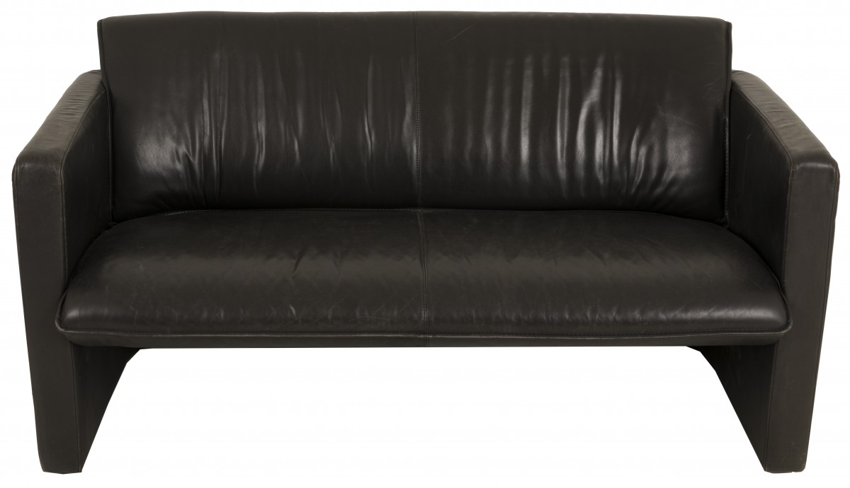 Een Leolux design bank met zwart leren bekleding, Holland, 2e helft 20e eeuw.
