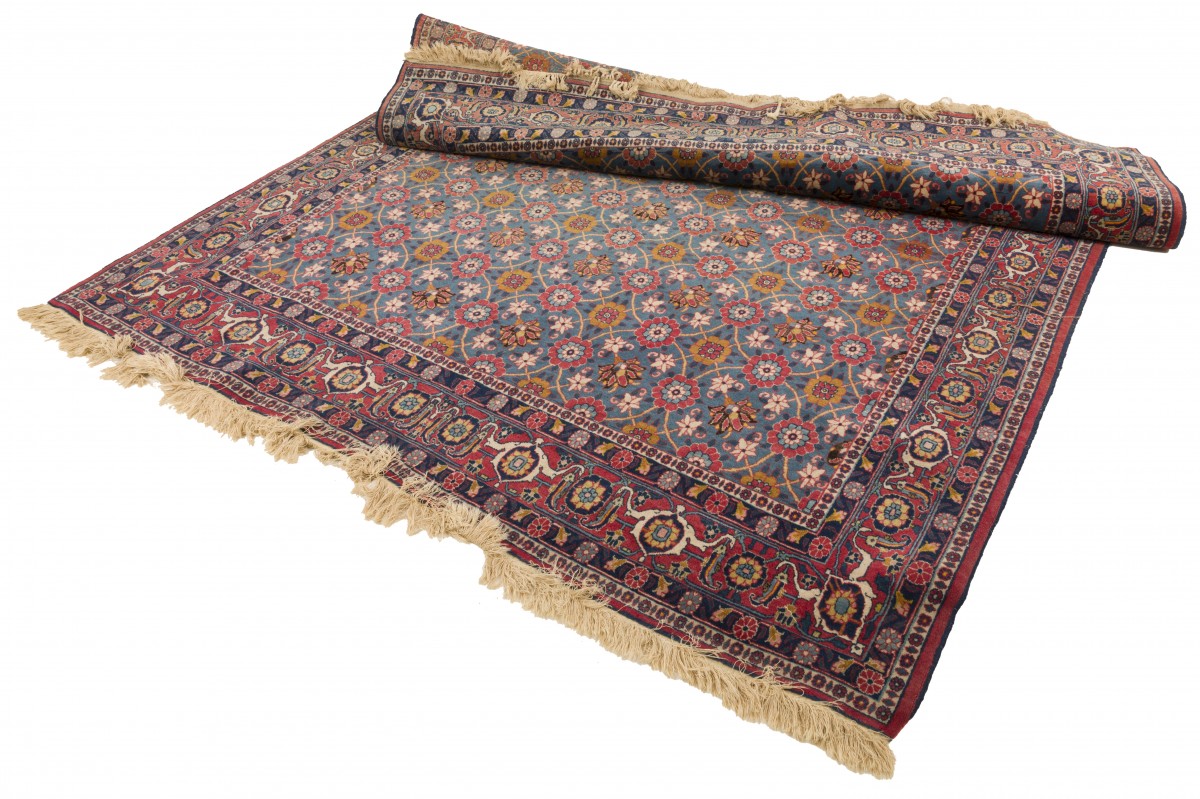 Een Perzisch "Varamin" tapijt, Iran, 2e helft 20e eeuw.