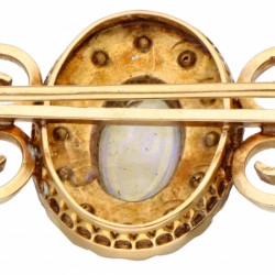 14 kt. Geelgouden antieke broche bezet met ca. 1.78 ct. wateropaal en zaadparels.