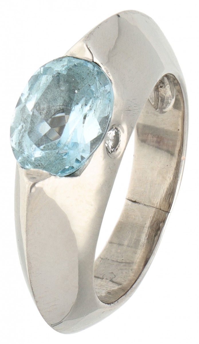 18 kt. Witgouden Piaget ring bezet met ca. 0.02 ct. diamant en ca. 2.01 ct. natuurlijke blauwe topaas.