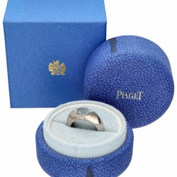 18 kt. Witgouden Piaget ring bezet met ca. 0.02 ct. diamant en ca. 2.01 ct. natuurlijke blauwe topaas.