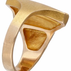 Björn Weckström voor Lapponia 14 kt. geelgouden 'Lines in the Water' ring gecombineerd met platina.