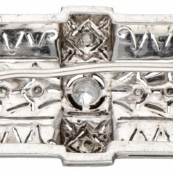 Zilveren ajour / opengewerkte art deco broche bezet met ca. 0.20 ct. diamant - 925/1000.