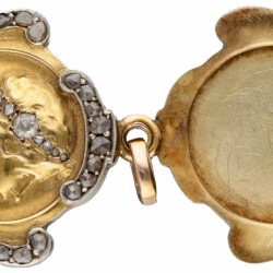 14 kt. Geelgouden art nouveau medaillon hanger bezet met ca. 0.09 ct. diamant.