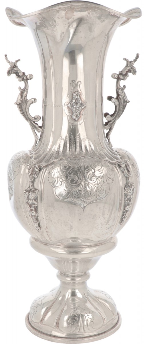 Pronkvaas zilver.