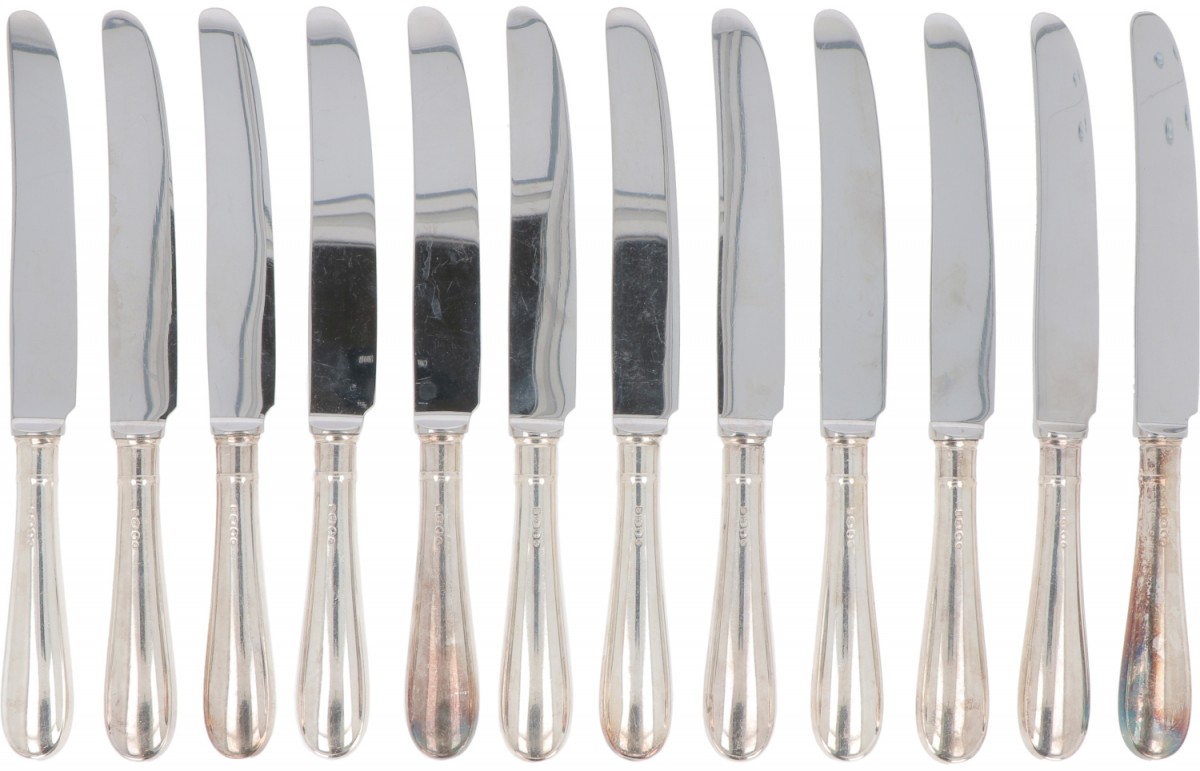 (12) delige set ontbijtmessen zilver.