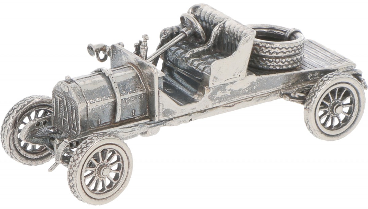 Miniatuur ITALA race auto zilver.