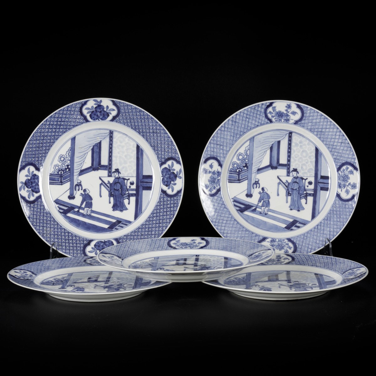 Een set van (5) porseleinen borden met decor uit de "Romance of the Western Chamber", gemerkt Chenghua, China, 19e eeuw.