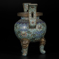 Een cloisonné wierrookbrander, China, 18/19e eeuw.