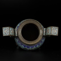 Een cloisonné wierrookbrander, China, 18/19e eeuw.