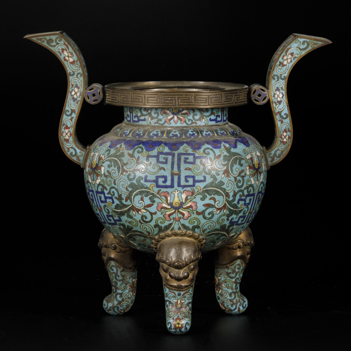 Een cloisonné wierrookbrander, China, 18/19e eeuw.