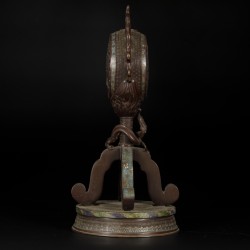 Een cloisonné tafelstuk, China, 19e eeuw.