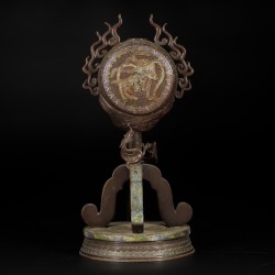 Een cloisonné tafelstuk, China, 19e eeuw.