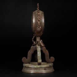 Een cloisonné tafelstuk, China, 19e eeuw.