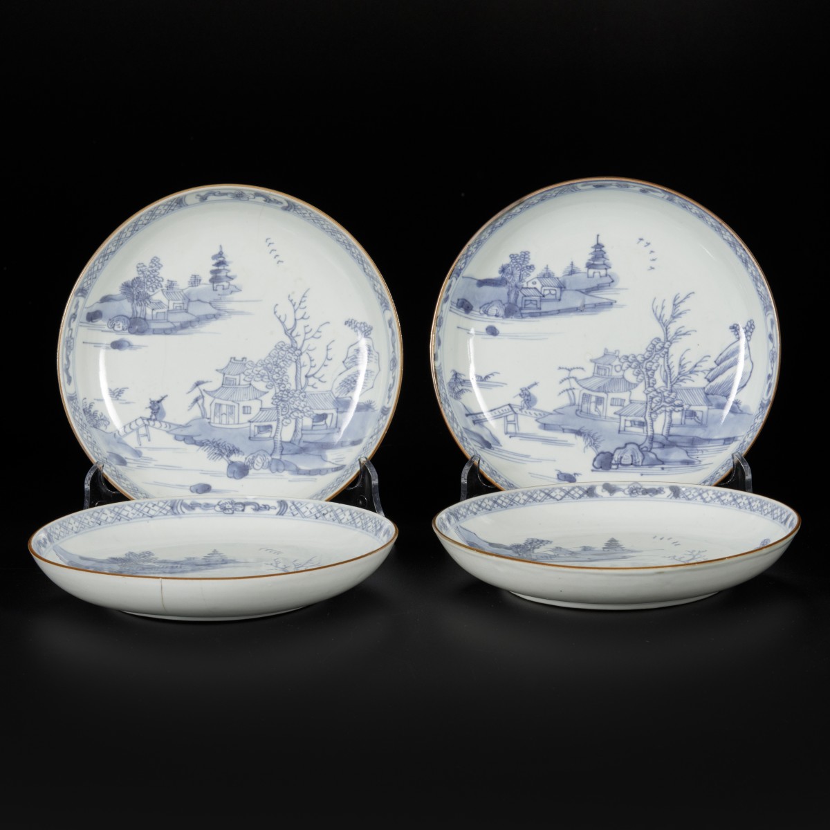 Een set van (4) porseleinen borden met landschapsdecor, China, Qianglong.
