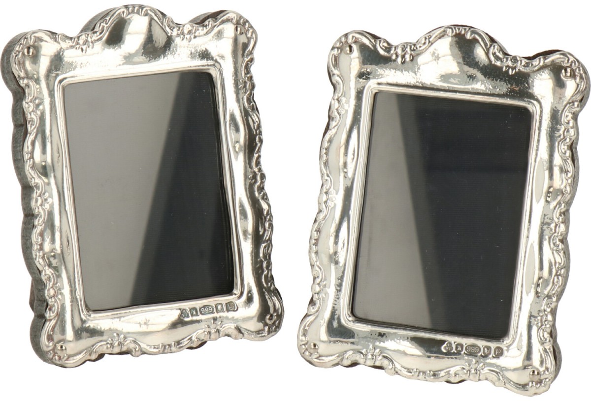 (2) Delig set fotolijsten zilver.