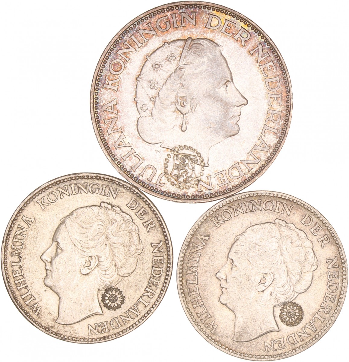 Lot (3) 1 - 2½ Gulden. Wilhelmina en Juliana. 1929, 1961. Gemiddeld Zeer Fraai.