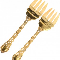 (2) Delig set serveer vorken "Chased and Pierce Vin" C.J. Vander zilver.
