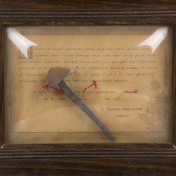 Een relikwie van de kruisiging van Christus (ijzeren nagel), met certificaat (gedateerd 1925).