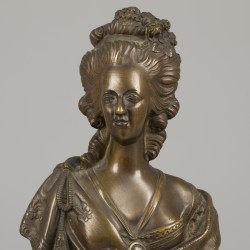 Een 19e-eeuwse portretbuste van een dame, ca. 1900.
